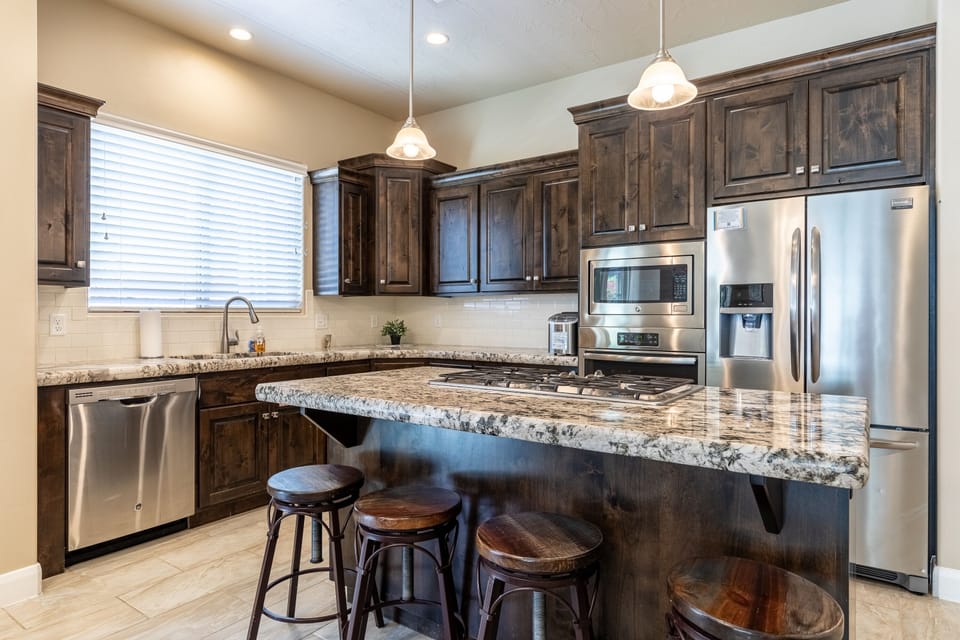 Townhome, 3 Bedrooms | Private kitchen | Coffee/tea maker, fridge, oven, electric kettle