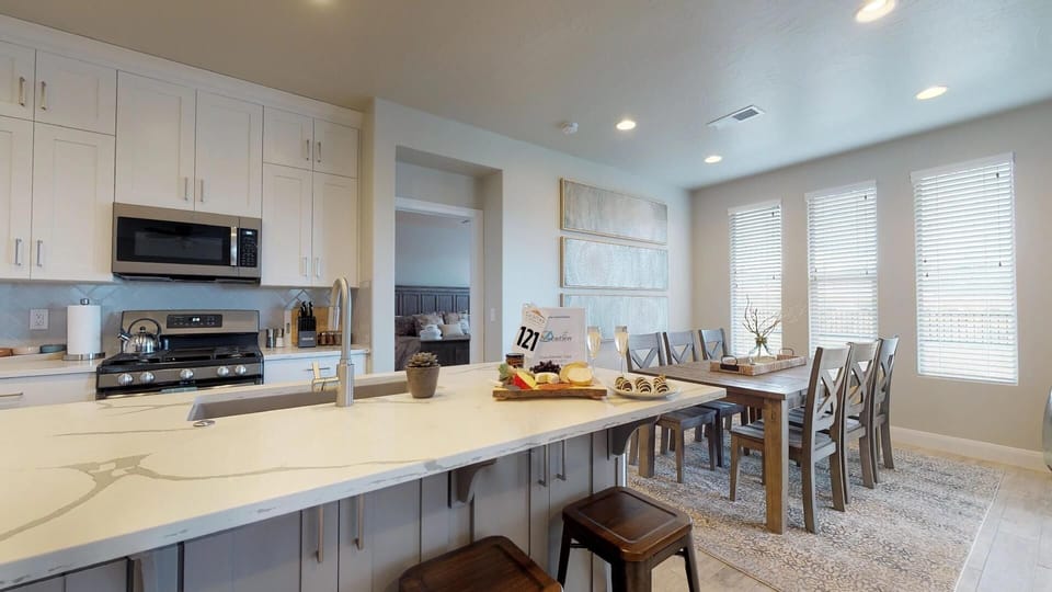 Townhome, 4 Bedrooms | Private kitchen | Fridge, microwave, oven, stovetop