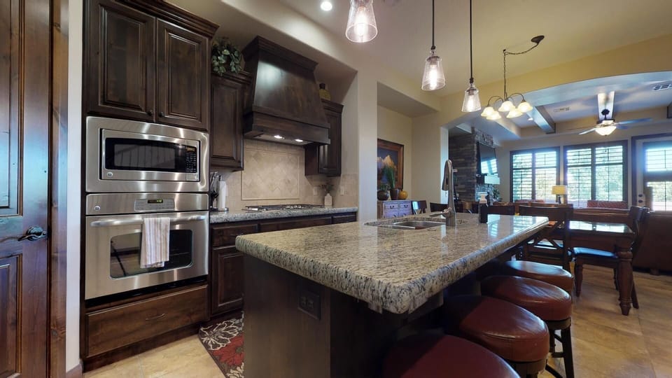 Townhome, 3 Bedrooms | Private kitchen | Fridge, oven, coffee/tea maker, toaster