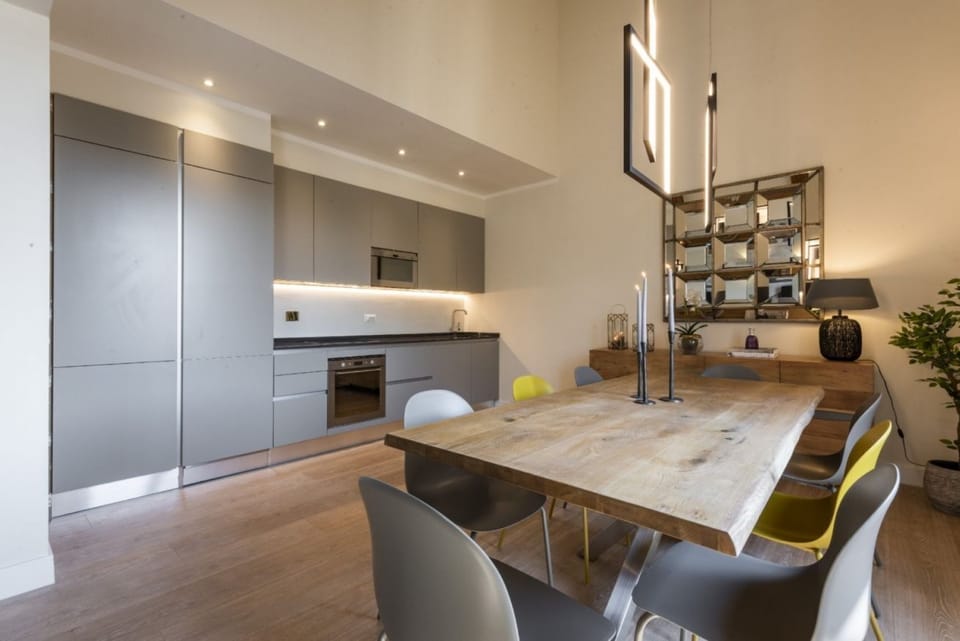 Apartment, 4 Bedrooms | In-room dining
