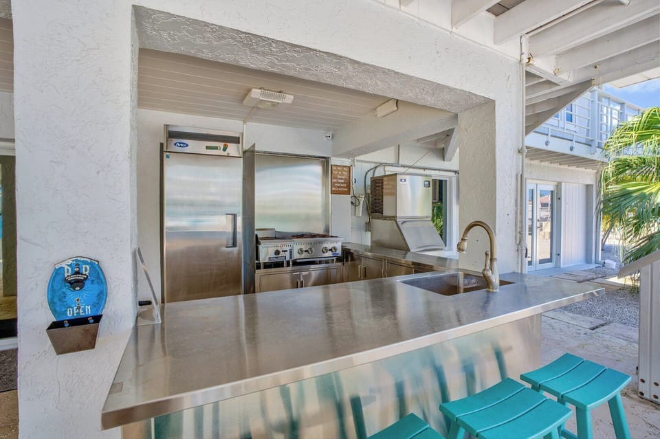 Keys-style entertaining.