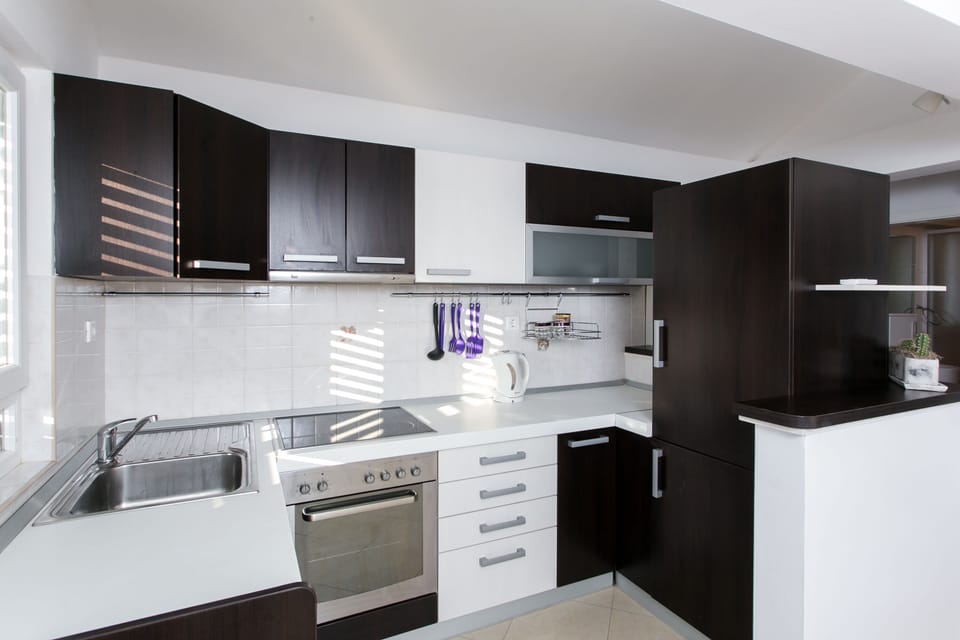 Apartment (Two-Bedroom Apartment with Balcony) | Private kitchen | Fridge, microwave, stovetop, coffee/tea maker