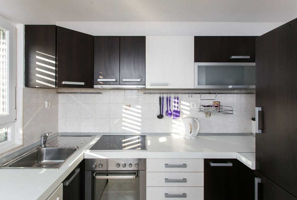 Apartment (Two-Bedroom Apartment with Balcony) | Private kitchen | Fridge, microwave, stovetop, coffee/tea maker