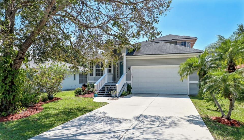 Welcome to your relaxing Naples vacation!