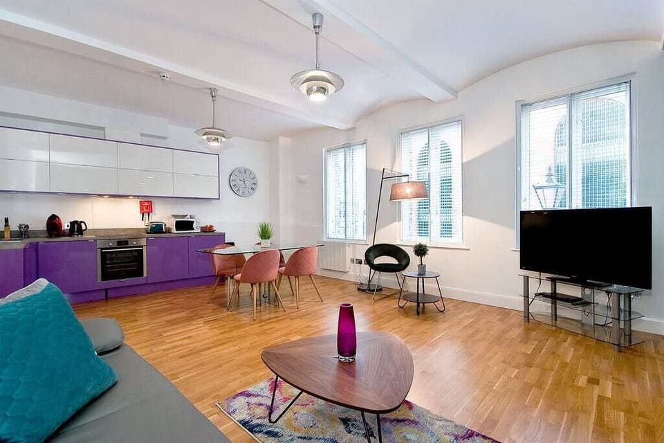 Lovely Airy Room