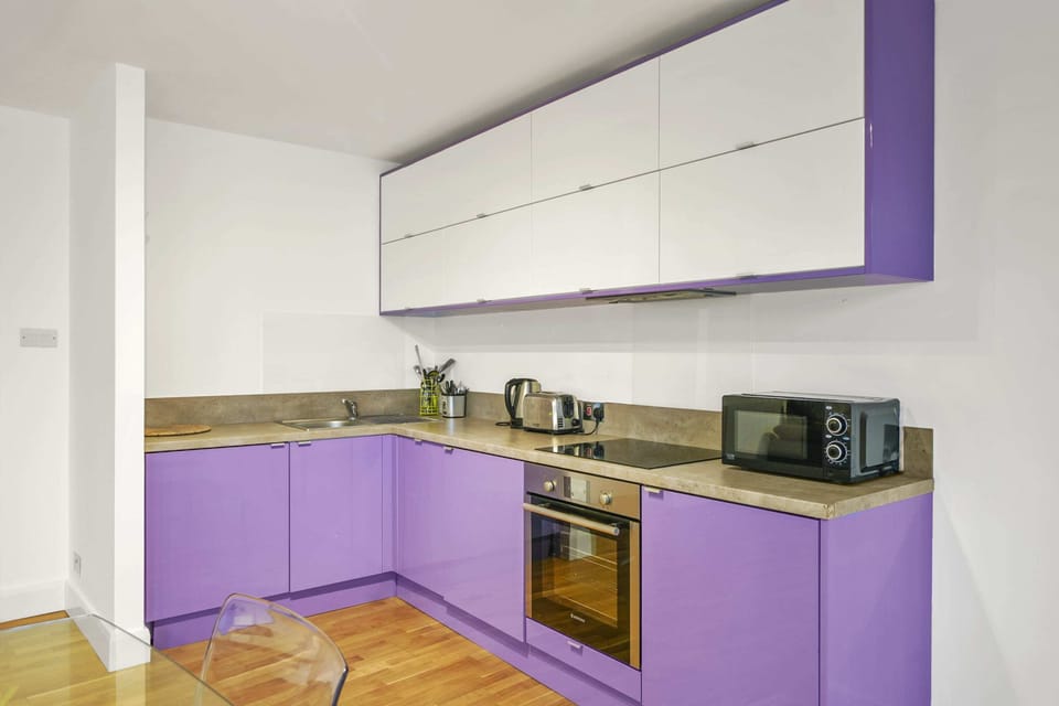 Alternative View of the Kitchen