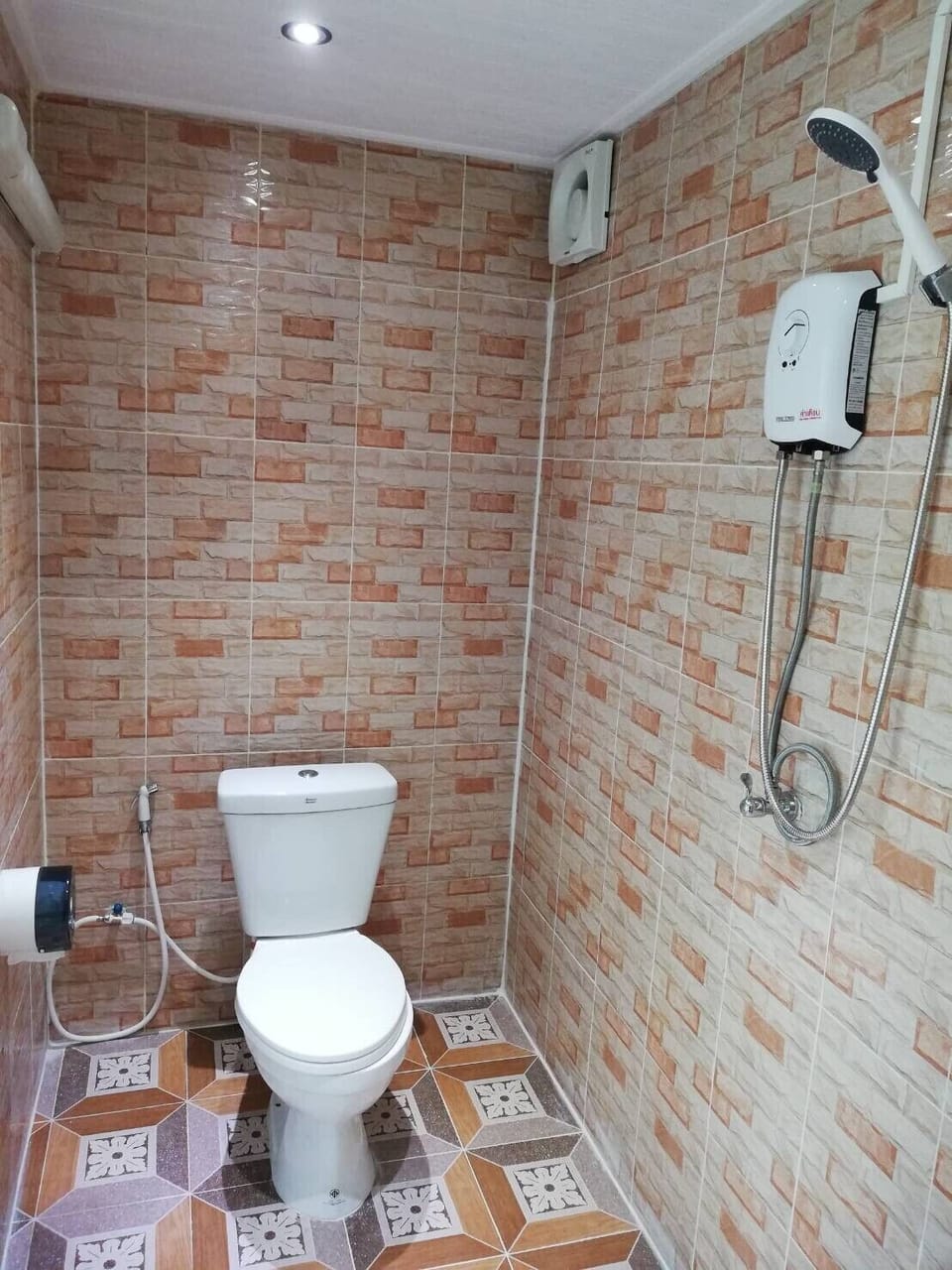 Standard Room | Bathroom | Shower, rainfall showerhead, free toiletries, towels