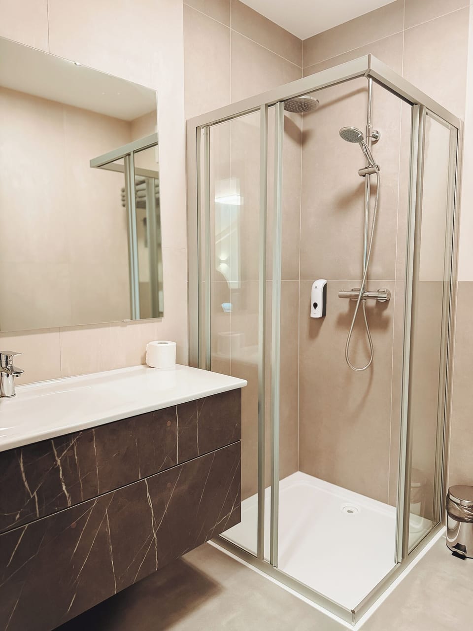 Family Studio Suite | Bathroom | Shower, hair dryer, towels, soap