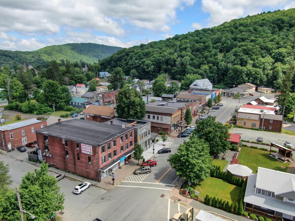 Brewery, 12 restaurants, alpaca farm, trout fishing, hunting , falls, mountains