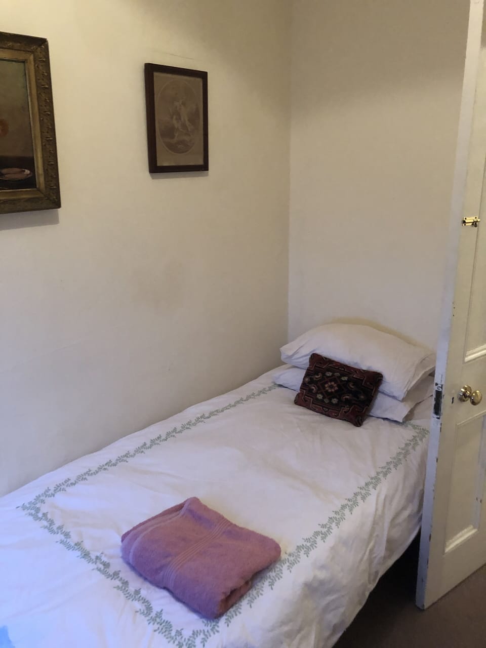 House | 2 bedrooms, soundproofing, iron/ironing board, free WiFi