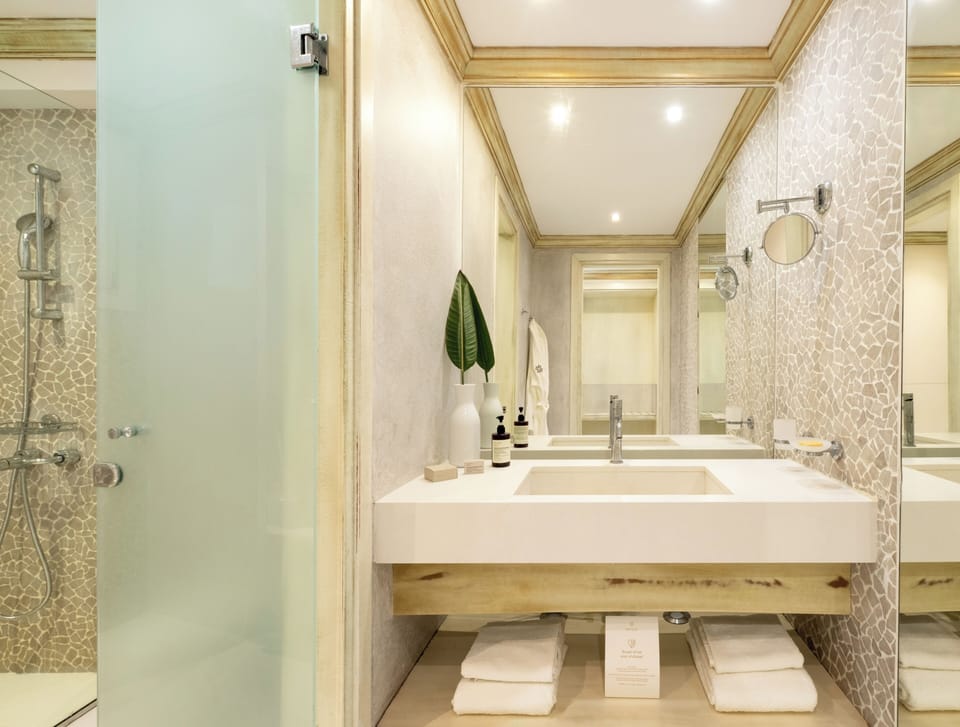 Bathtub, free toiletries, hair dryer, slippers