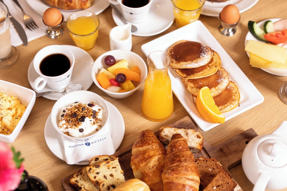 Daily buffet breakfast for a fee