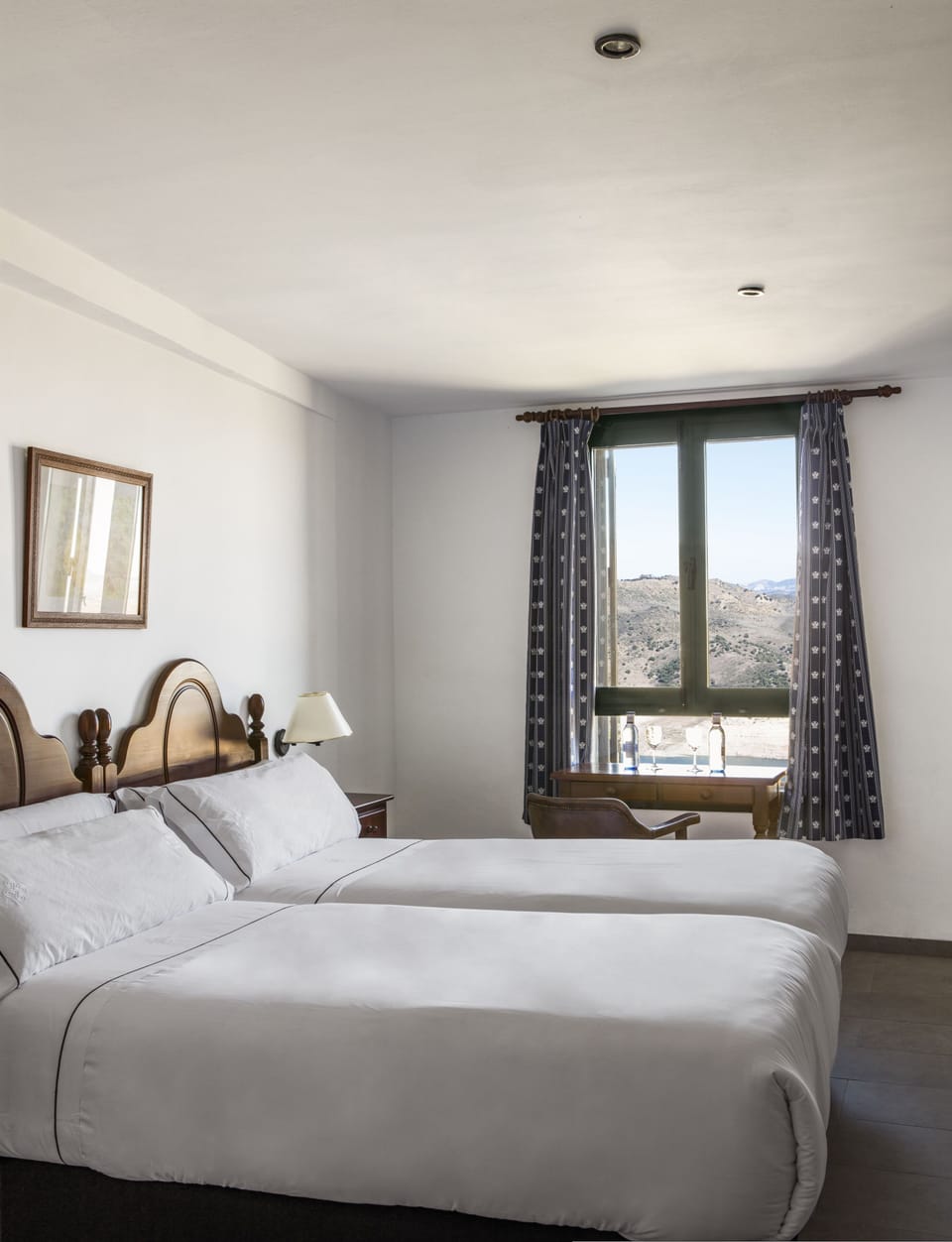 Double Room | Desk, bed sheets