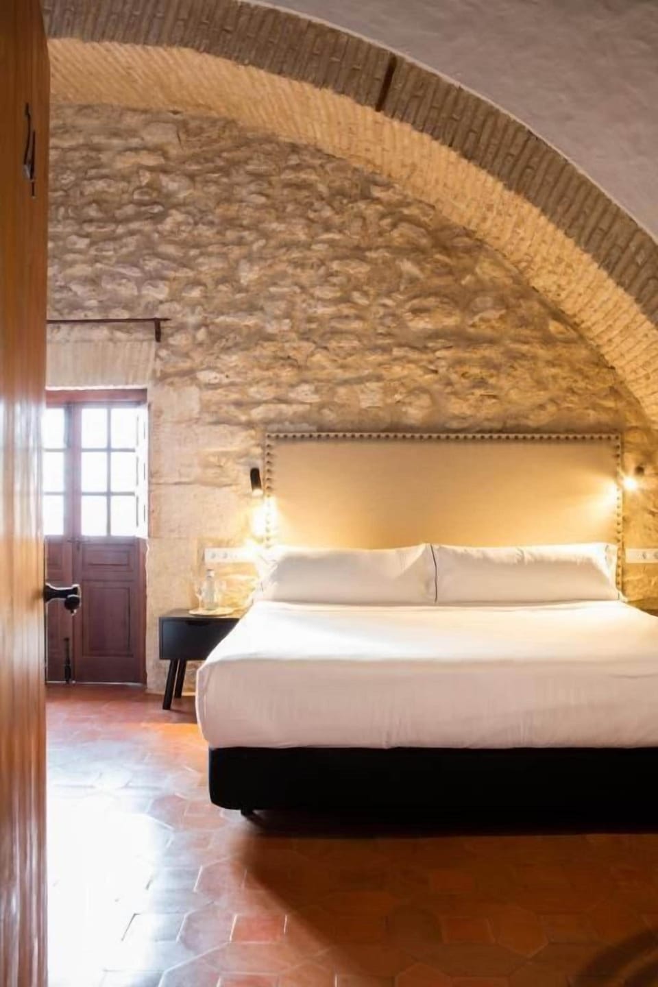 Superior Double Room | Minibar, desk, bed sheets