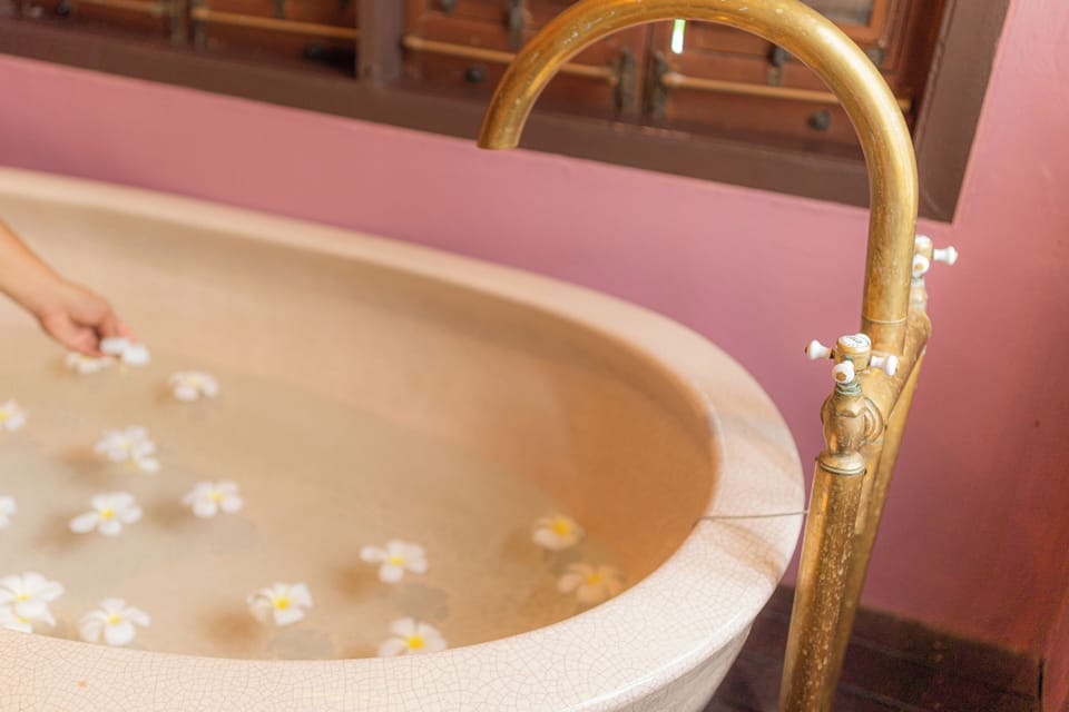 Luxury Suite, River View (Chao Praya) | Bathroom | Rainfall showerhead, designer toiletries, hair dryer, bathrobes