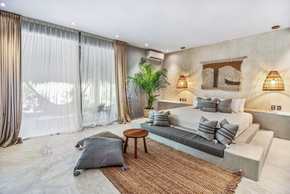 Studio Suite, Private Bathroom | Minibar, in-room safe, individually decorated, free WiFi