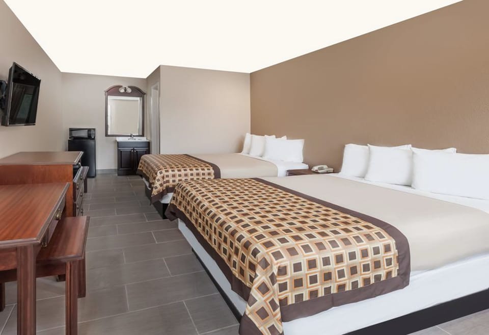 Individually furnished, desk, laptop workspace, free WiFi