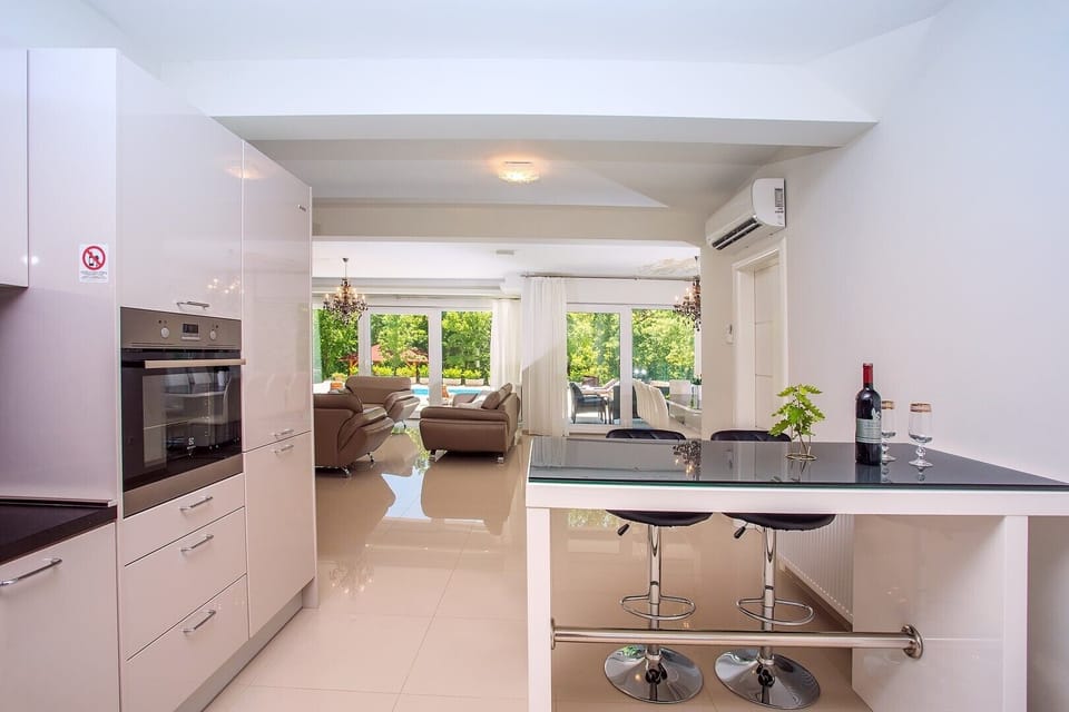 Light and modern, fully equipped kitchen with all needed amenities