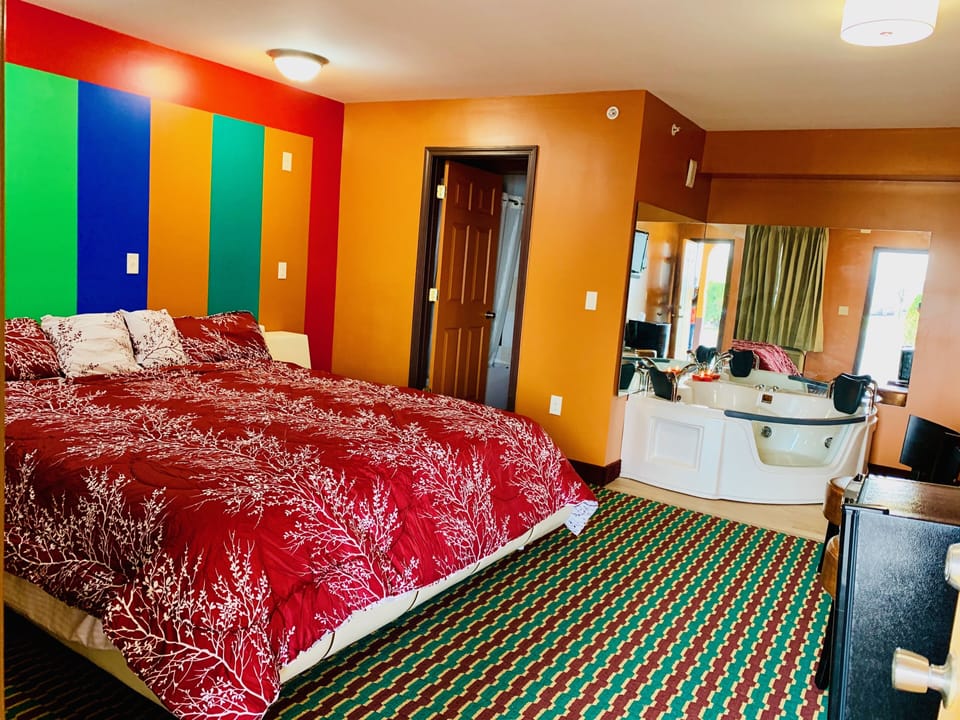 Exclusive Room | Desk, laptop workspace, blackout drapes, WiFi (free)
