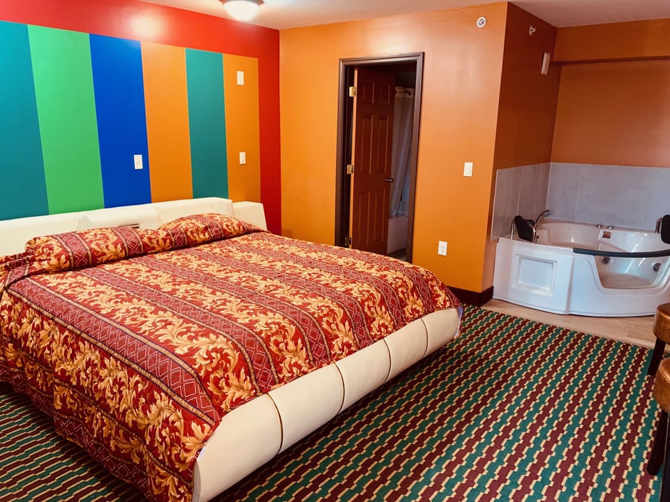 Premier Room | Desk, laptop workspace, blackout drapes, WiFi (free)