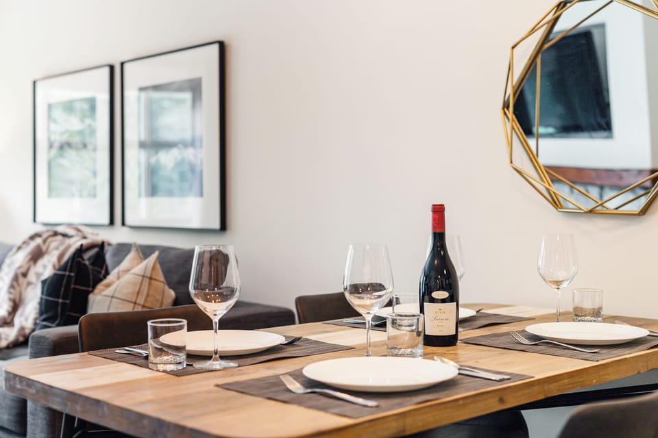 Dining Room - The perfect setting for morning breakfast before skiing, or a quiet summer dinner.