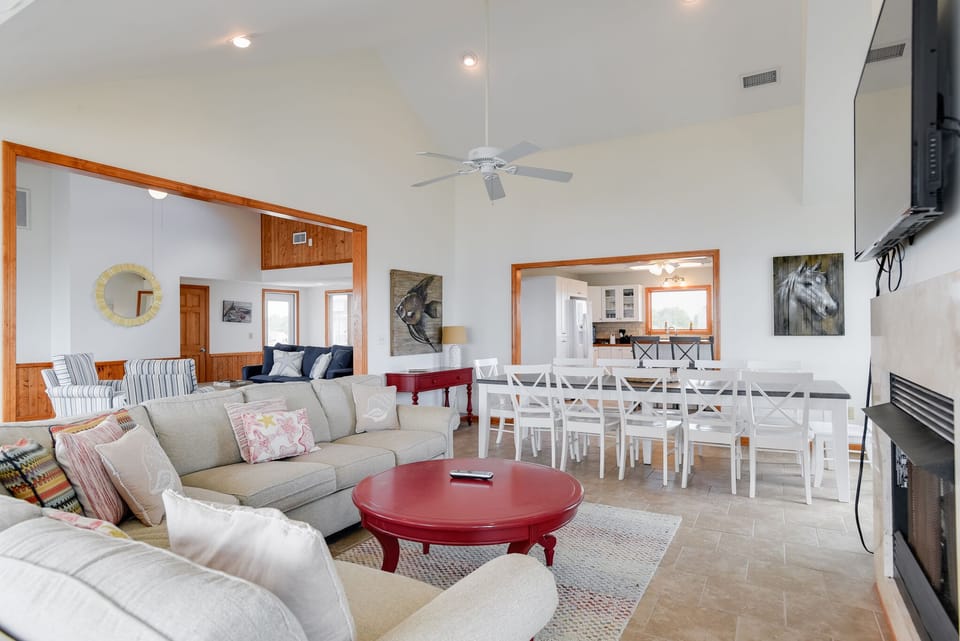 CV05: School's Out l Top Level Living Area