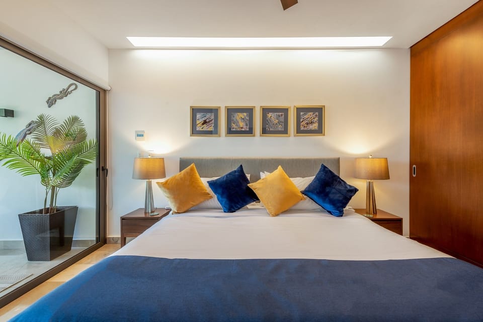 Master King Bed