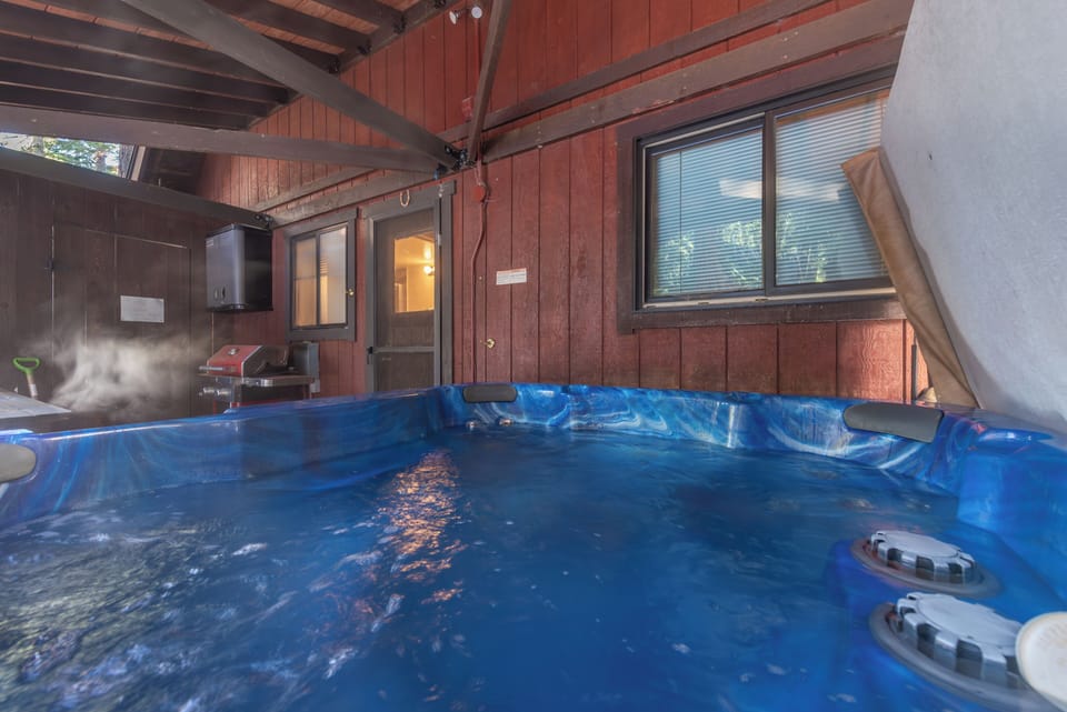 Indoor spa tub