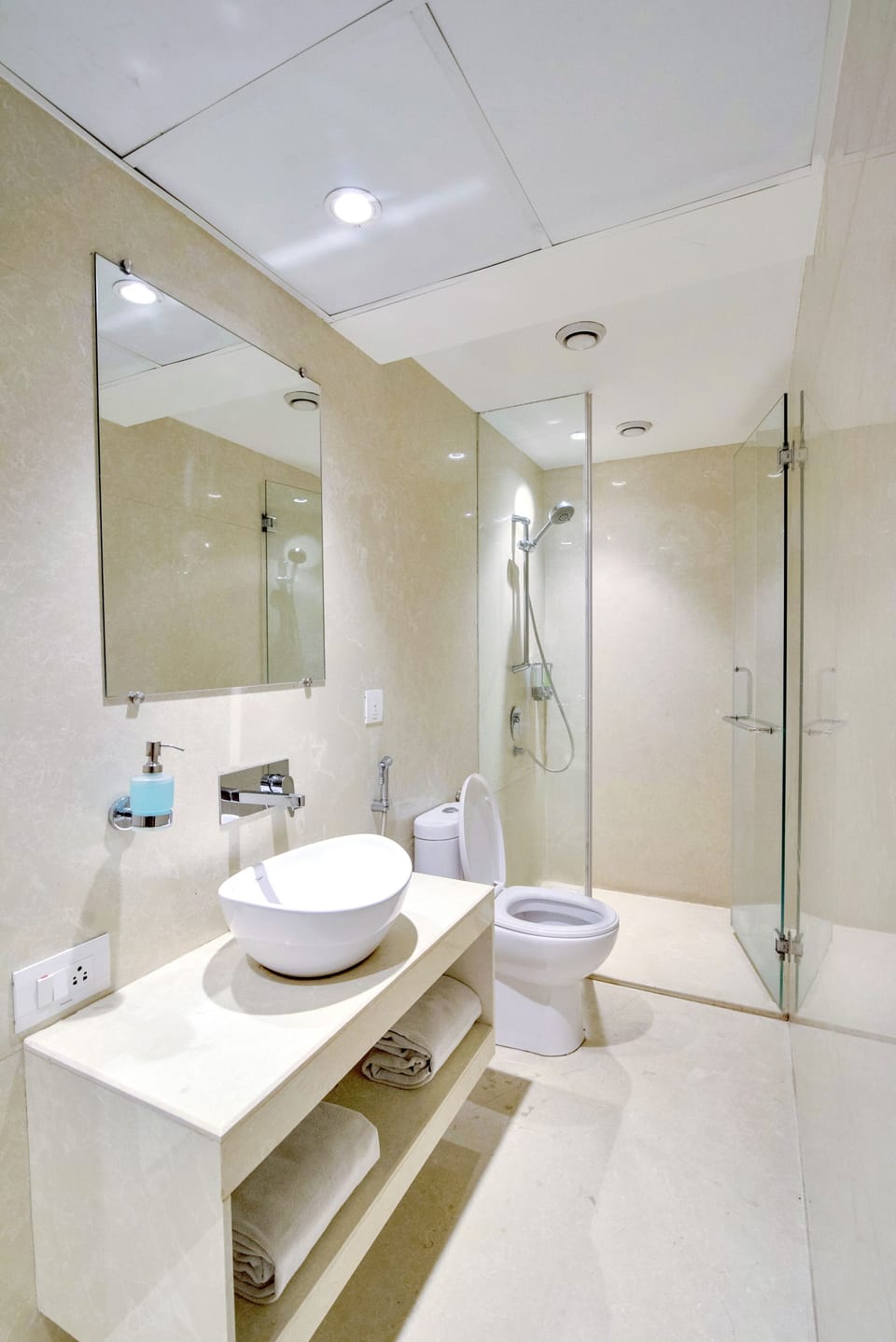 Superior Room, 1 King Bed | Bathroom | Shower, free toiletries, slippers, towels