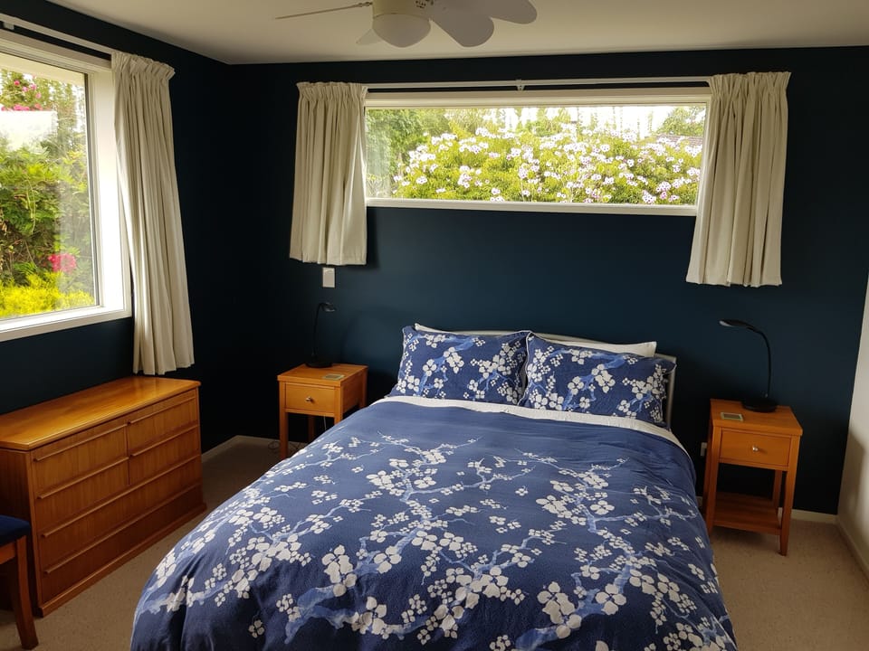 Main bedroom - queen bed