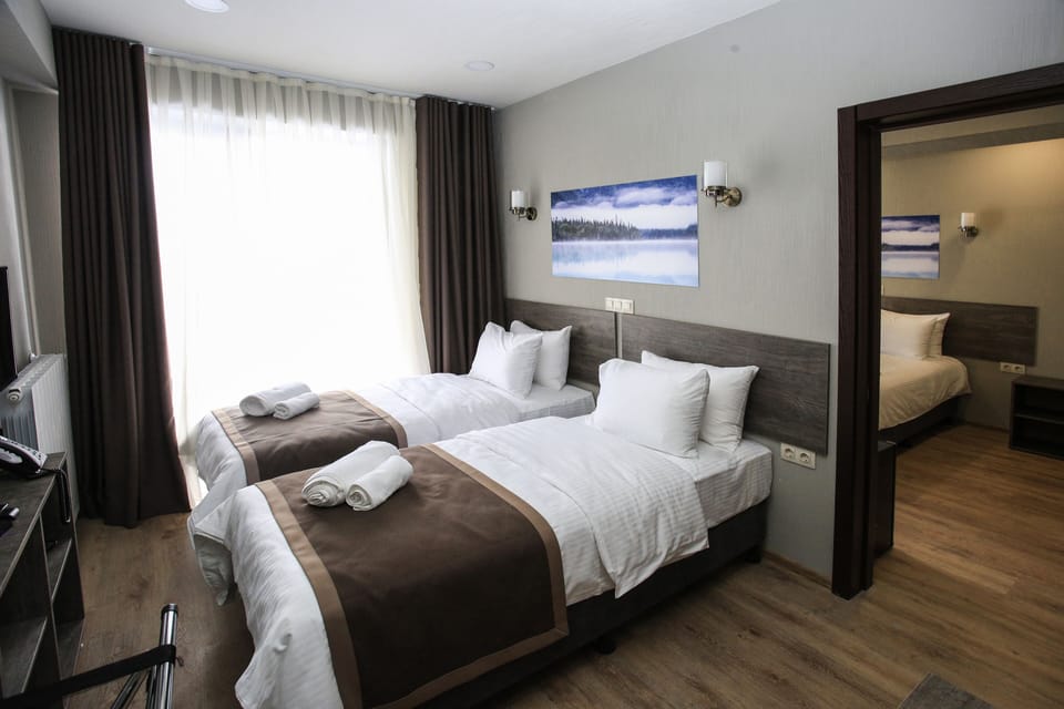 Family Room | Desk, soundproofing, iron/ironing board, free WiFi