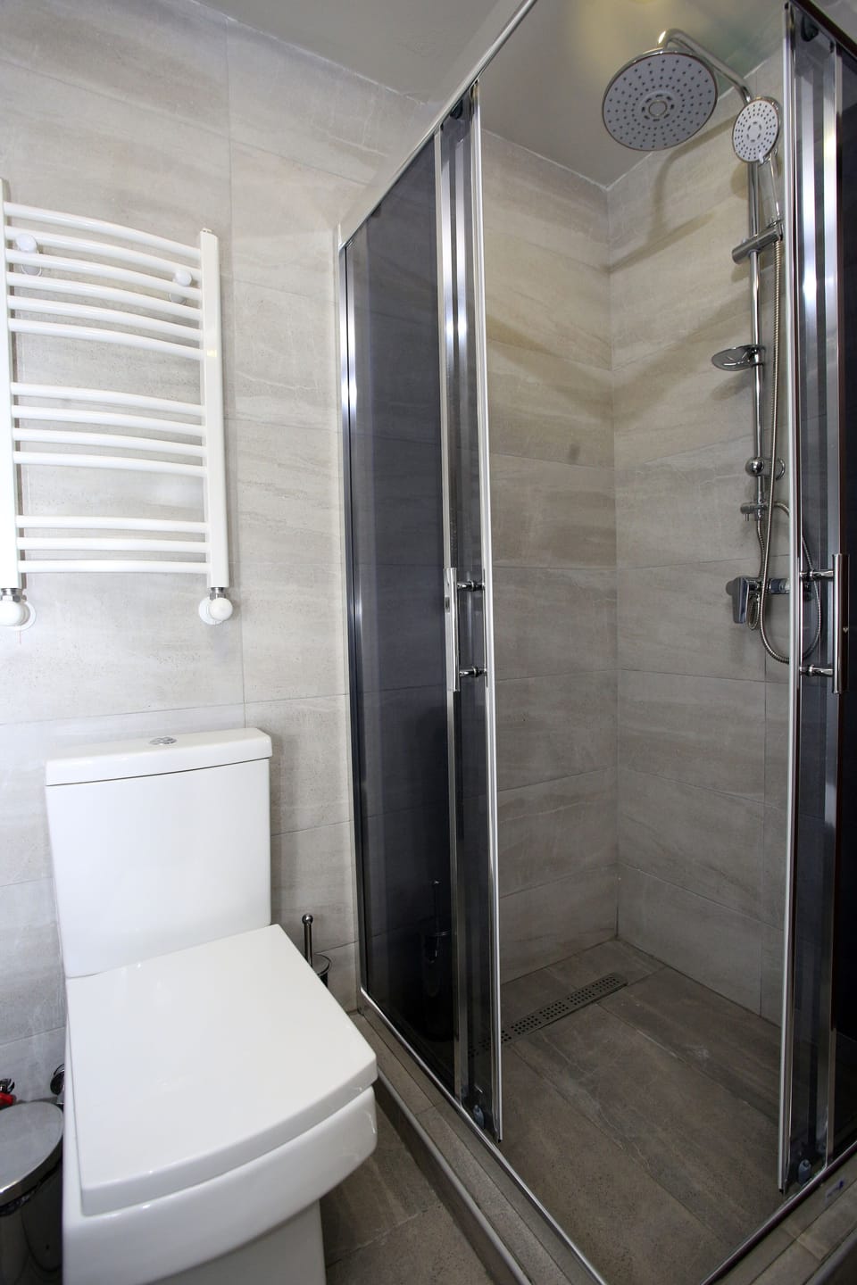 Family Room | Desk, soundproofing, iron/ironing board, free WiFi