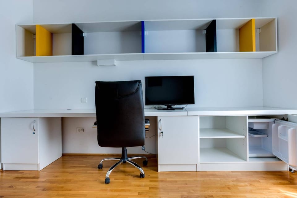 Comfort Single Room | Down comforters, desk, laptop workspace, soundproofing