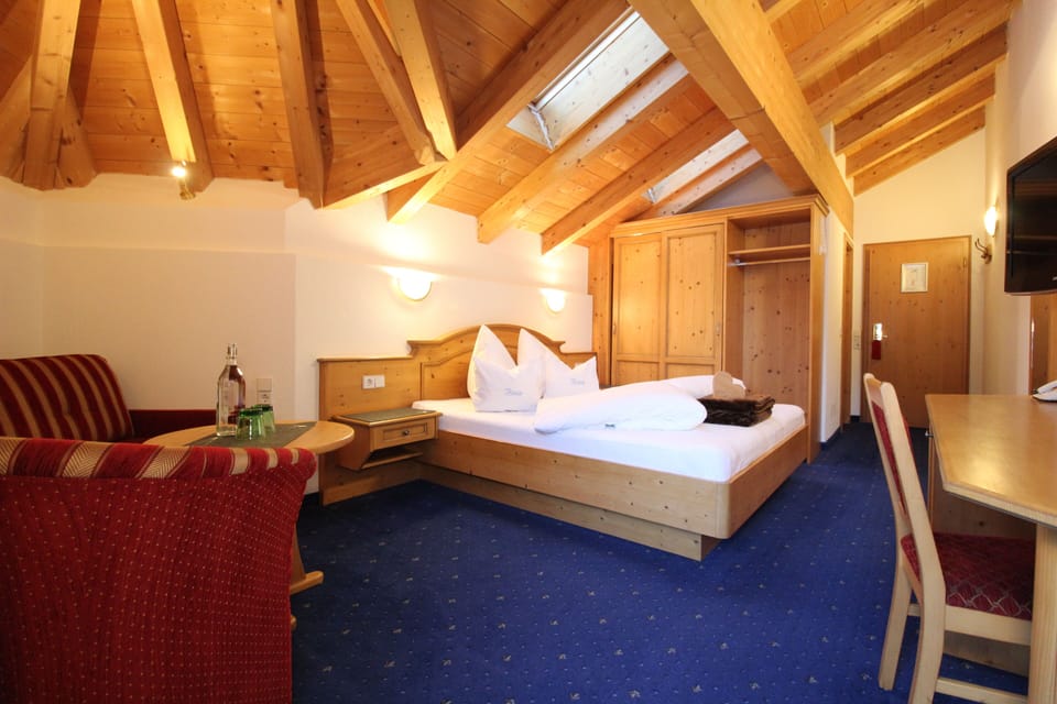 Double Room | In-room safe, desk, soundproofing, free cribs/infant beds
