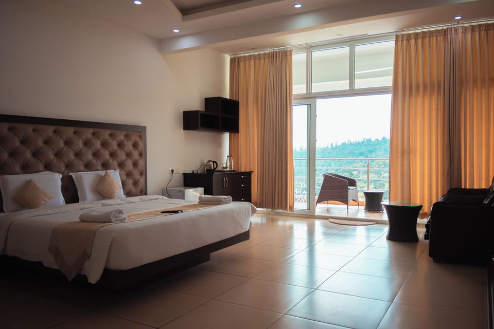 Suite Room | Iron/ironing board, free WiFi