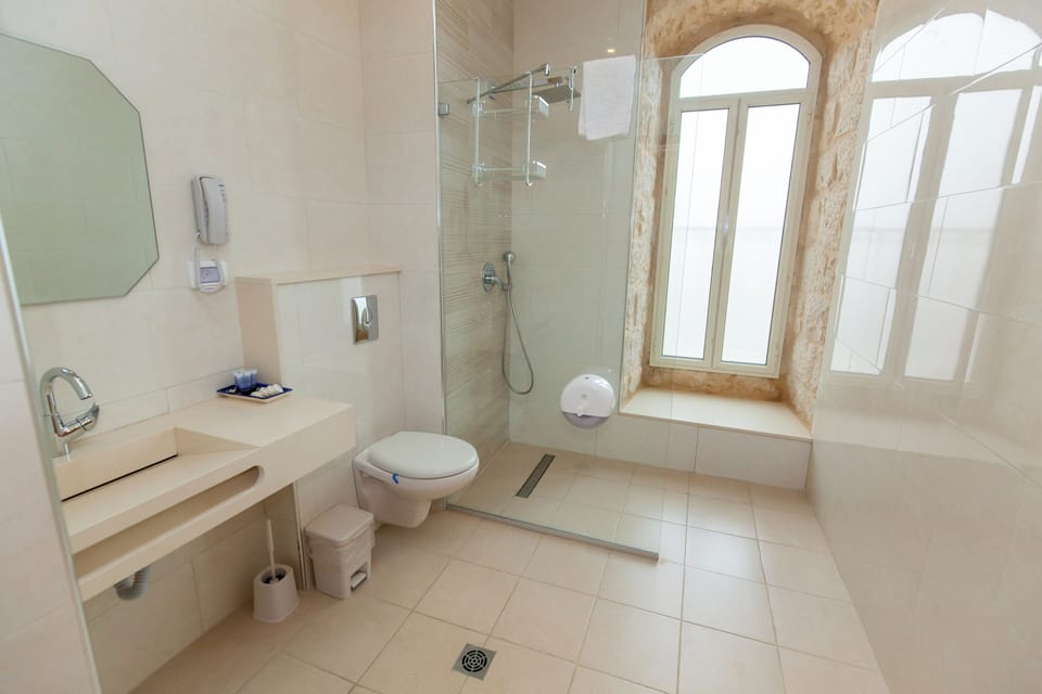 Shower, free toiletries, hair dryer, towels