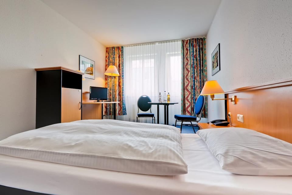 Double Room | Hypo-allergenic bedding, desk, blackout drapes, iron/ironing board