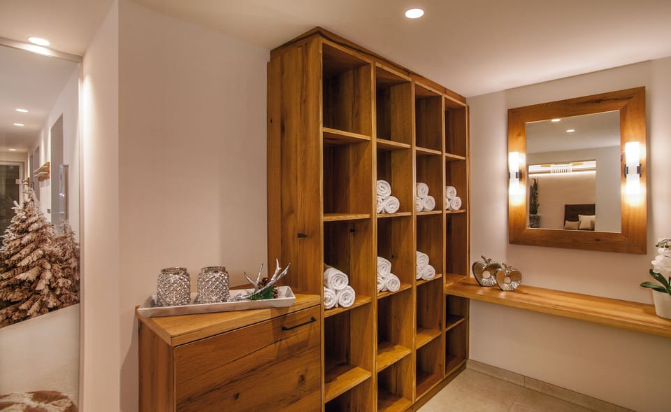 Sauna, steam room