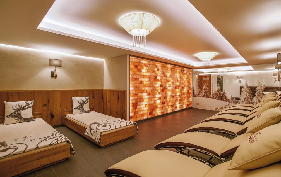 Sauna, steam room