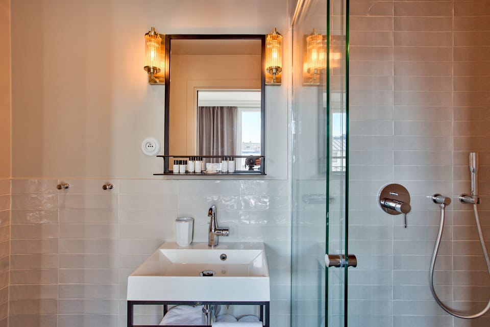 Superior Room, Balcony | Bathroom | Shower, rainfall showerhead, free toiletries, hair dryer