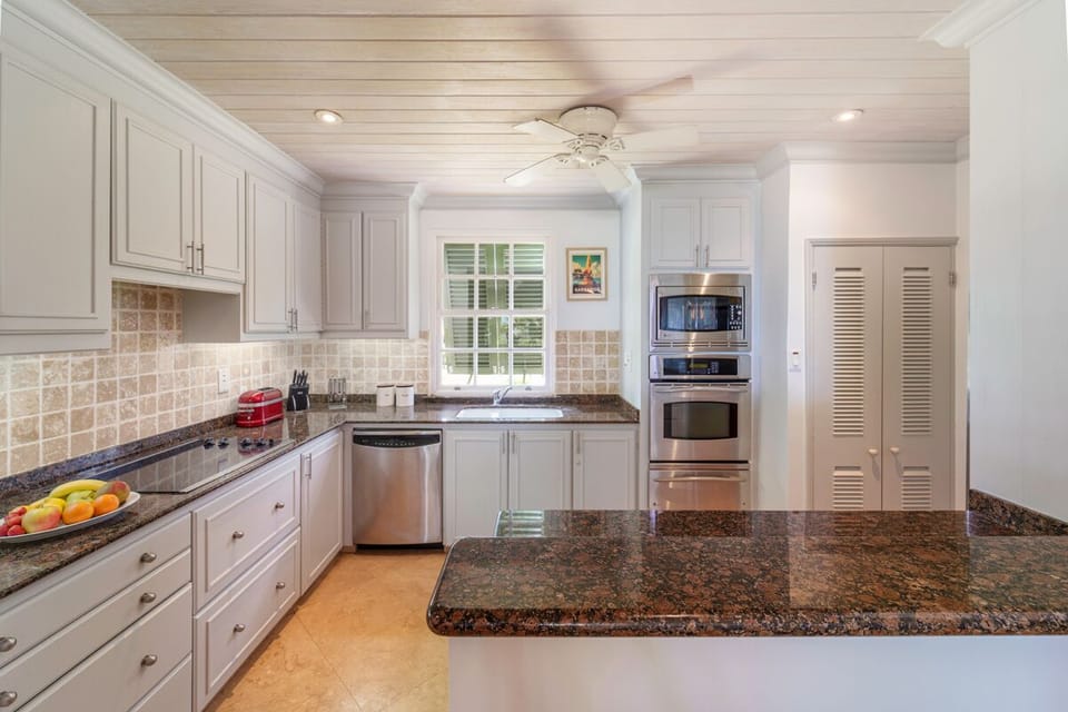 Beacon Hill 305-The Penthouse: Open plan kitchen