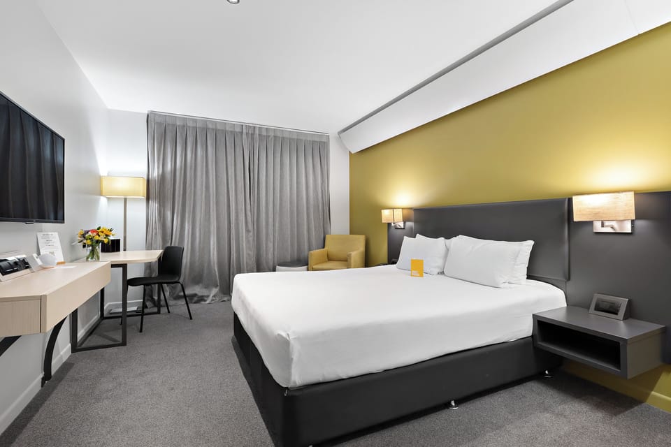 Premium King | In-room safe, laptop workspace, blackout drapes, iron/ironing board