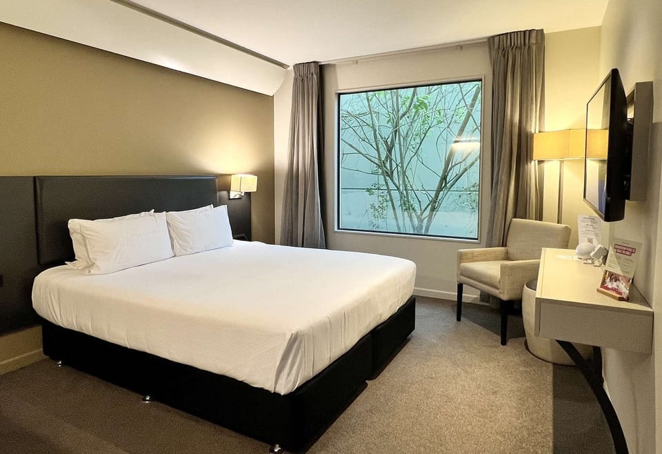 In-room safe, laptop workspace, blackout drapes, iron/ironing board