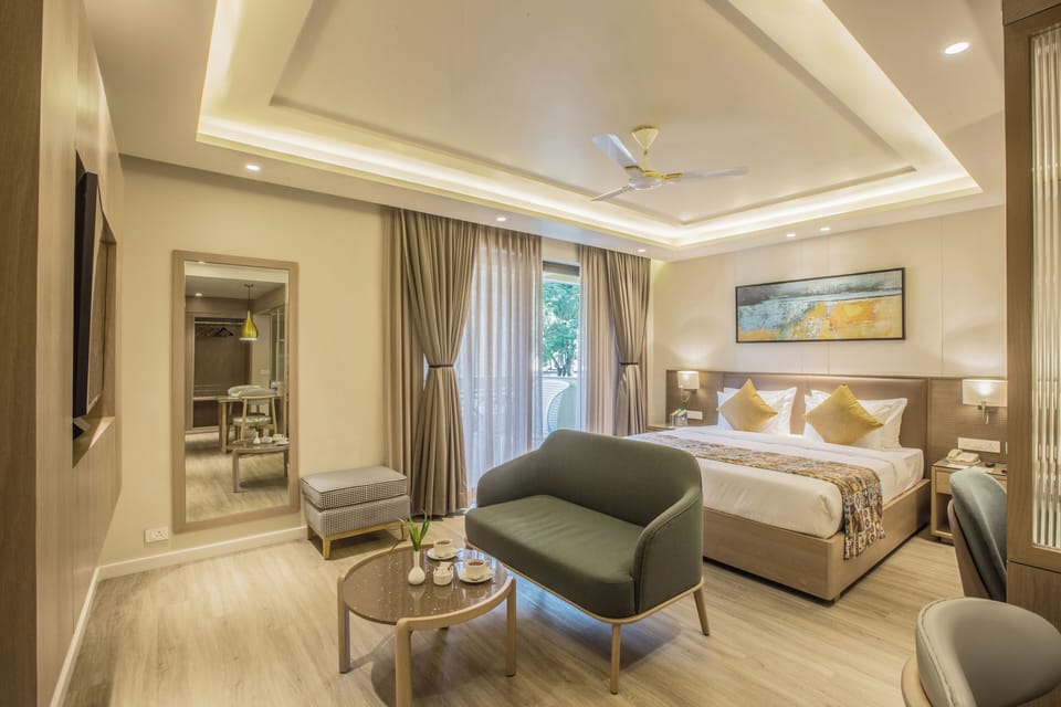Luxury Studio Suite | Living area | 32-inch LCD TV with satellite channels, TV