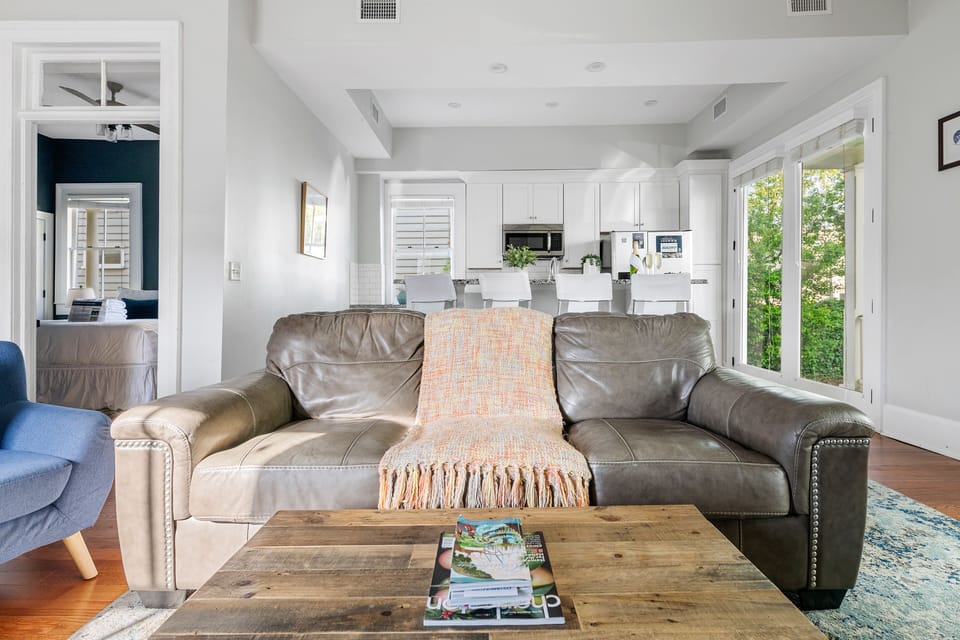 Stroll to Local Hotspots | Sapphire Suite