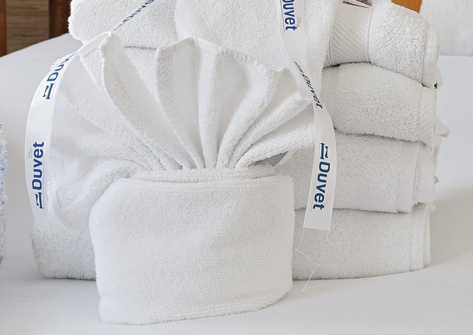 Stroll to Local Hotspots | Sapphire Suite