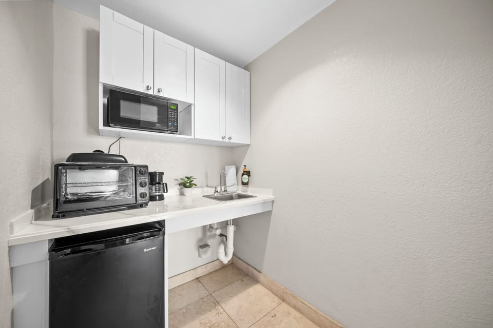 Junior Suite Accessible King w/ Kitchenette & Sofa Bed | Private kitchen | Mini-fridge, microwave, coffee/tea maker, toaster