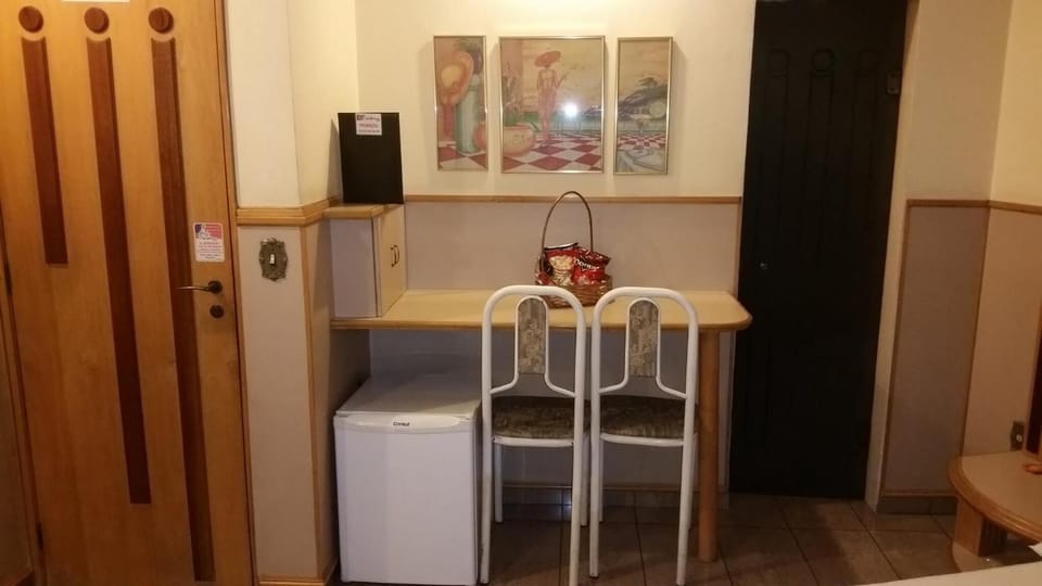 Superior Suite | 1 bedroom, minibar, laptop workspace, blackout drapes