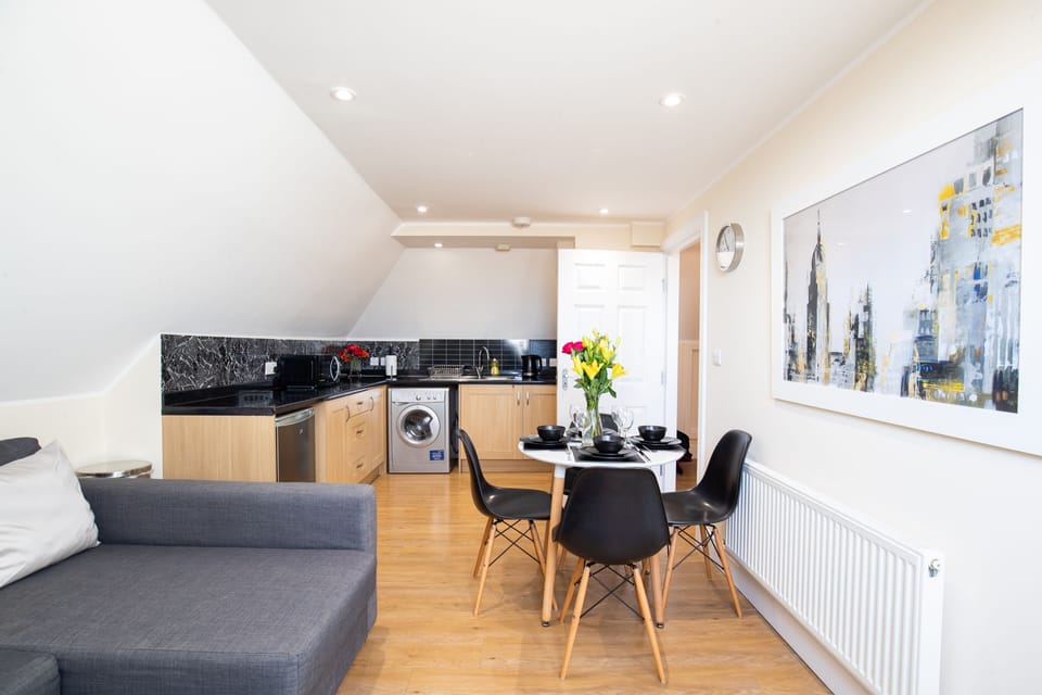 Apartment, Private Bathroom, City View | Lounge