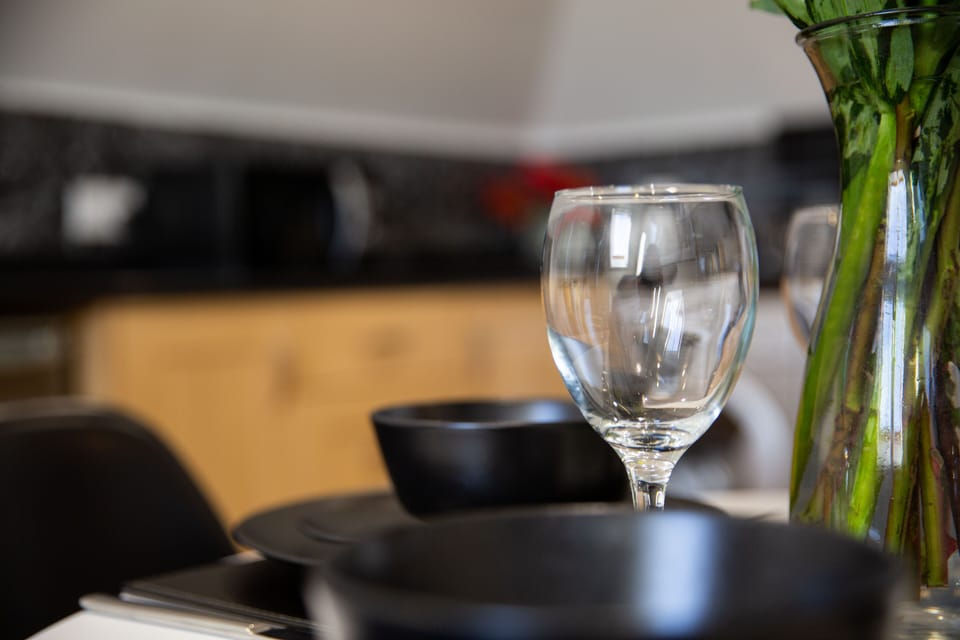 Apartment, Private Bathroom, City View | Restaurant